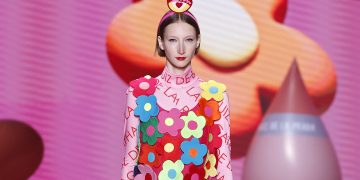 Ágatha Ruiz de la Prada presenta colección FW 23-24: flores, labios y sus perfumes como protagonistas