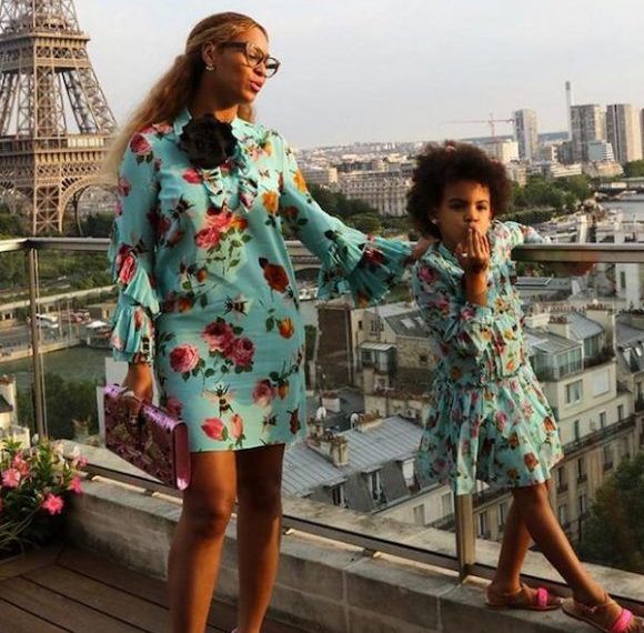 En clave twinning, la tendencia que vuelve otra primavera más para vestir a madre e hijas
