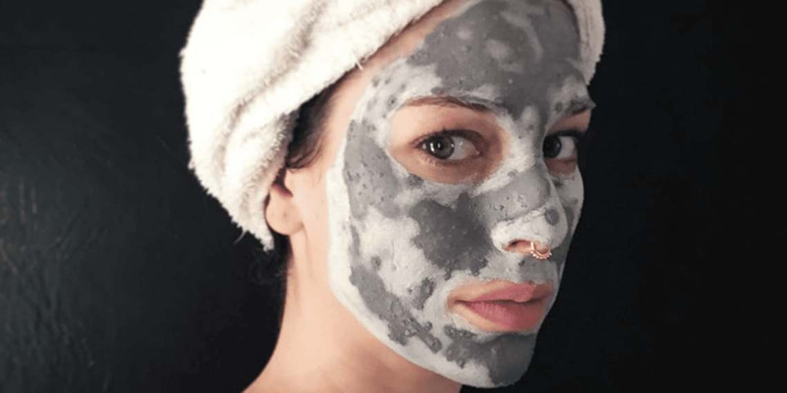 Los pros y contras del cuidado de la piel grasa en verano, según los expertos dermatólogos