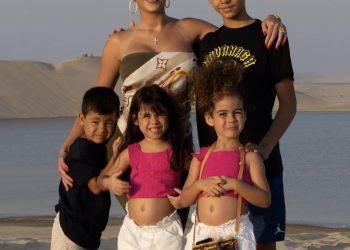 Ficha los looks veraniegos de los hijos de Georgina y Cristiano que querrás para tus hijos