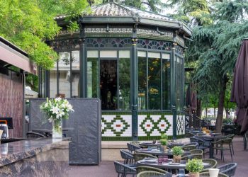 Gran Café El Espejo vuelve a abrir sus puertas como la inigualable terraza a pie de calle en el corazón de Madrid