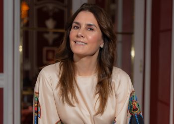 La escritora Alejandra Llamas llega a Madrid para promocionar su éxito en ventas en América: ‘El Libro de Oro’