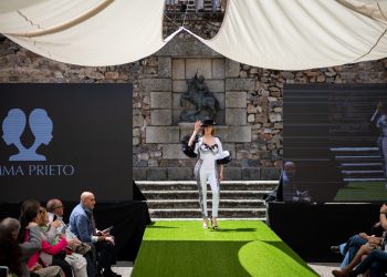 La moda artesana y sostenible de Cáceres llena la Plaza de San Jorge