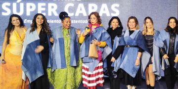 Ágatha Ruiz de la Prada recibe el Premio Súper Capas Internacional 2025 en el marco de RFD Santiago