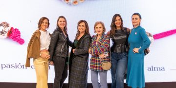 miMaO reúne a rostros conocidos para celebrar su 10º aniversario en un evento de moda con aire primaveral