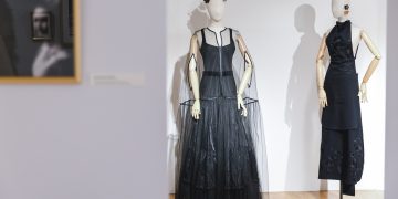 Pilar Dalbat protagoniza, de la mano de Fundación Caja Rural Granada, la exposición que la sitúa frente a Fortuny, Balenciaga o Pertegaz en el Museo del Automóvil y la Moda de Málaga